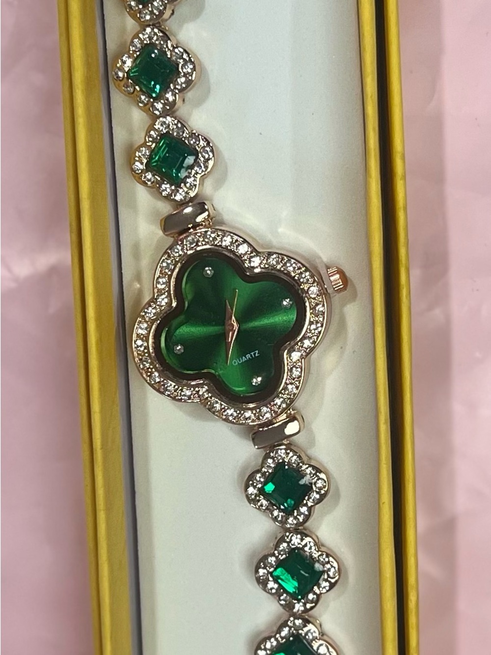 Elegant Green Clover Quartz Bracelet Watch